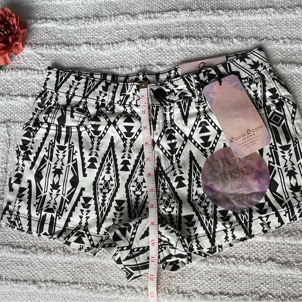 BOOM BOOM JEANS Tribal Pattern Shorts- Size 7 - Picture 3 of 7